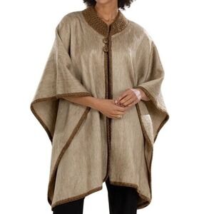 Uno Alla Volta Women's Shupaca Alpaca Blend Taupe Poncho Cape Shawl Ecuador